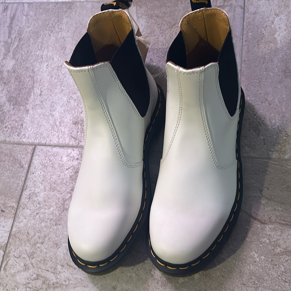 Doc Martens 2976 Yellow Stitch Smooth Leather Chelsea Boots SIZE 39EU/ US 8 L